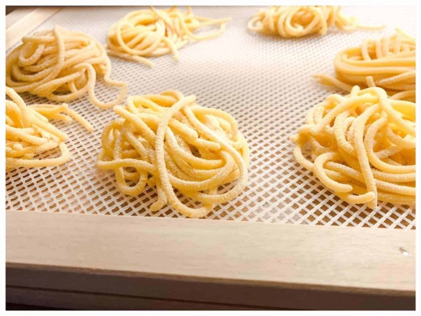 Drevený sušiak na byliny, huby, zeleninu a huby – 60x32 cm